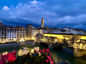 Ponte Vecchio View Luxury Apartment Florence